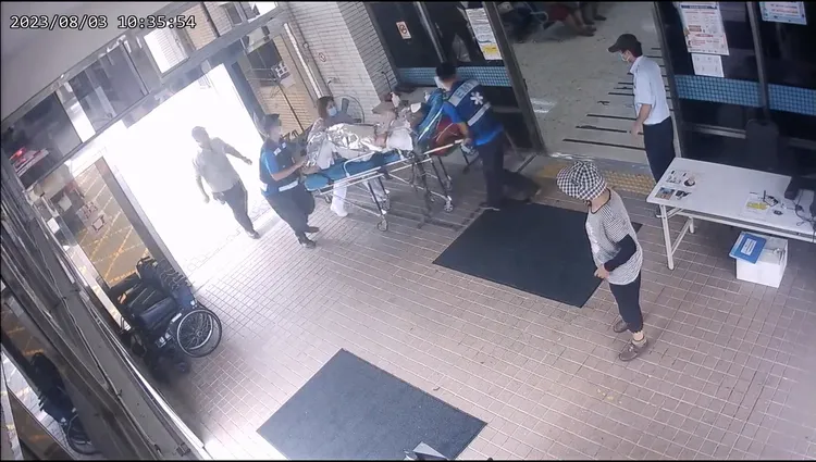 傷者緊急送醫急救。翻攝畫面