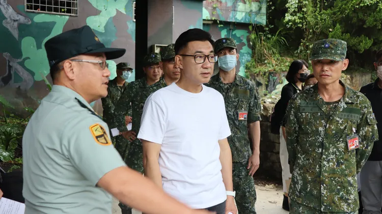 江啟臣建議可採用「平封戰啟」模式，將興中指揮所規劃為景點。江啟臣辦公室提供