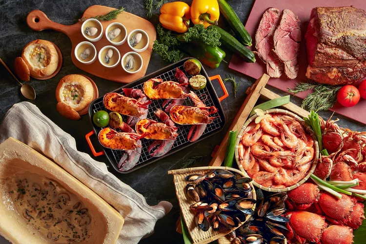 台北喜來登的「十二廚平日自助午餐券」下殺至387元。業者提供