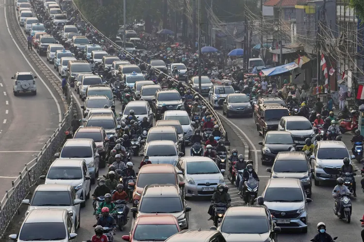 雅加達當局正努力減少車輛的廢氣排放。