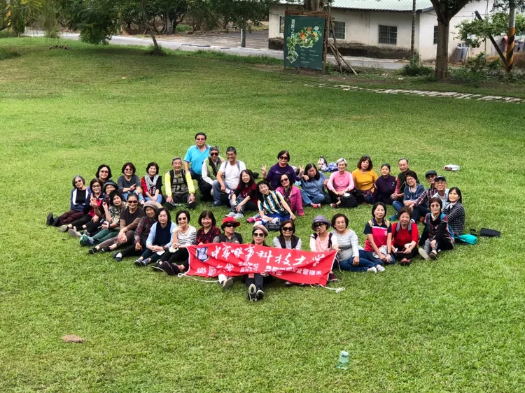 中華醫大USR團隊駐點楠西密枝社區，協助社造開發特色。校方提供