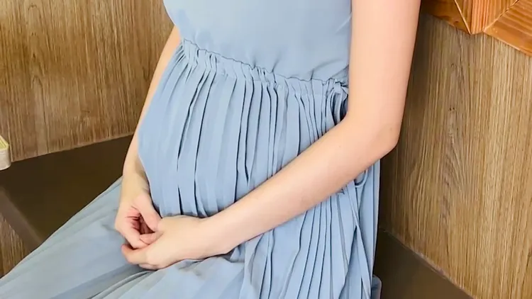 蔡女挺5月大孕肚受訪。王志弘攝