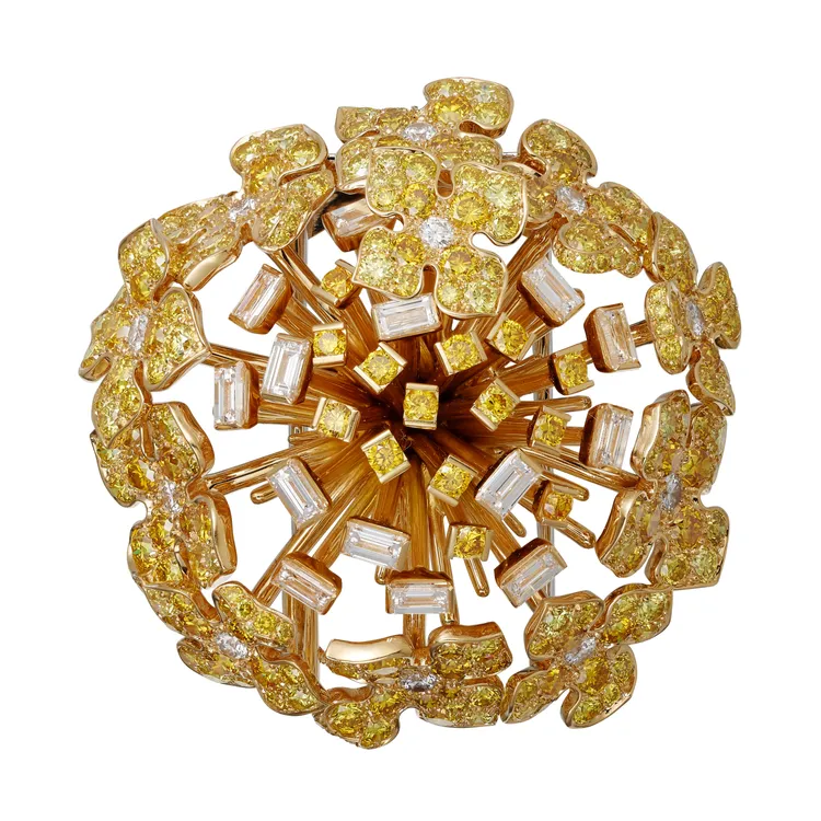 卡地亞花卉造型胸針，約635萬元。品牌提供