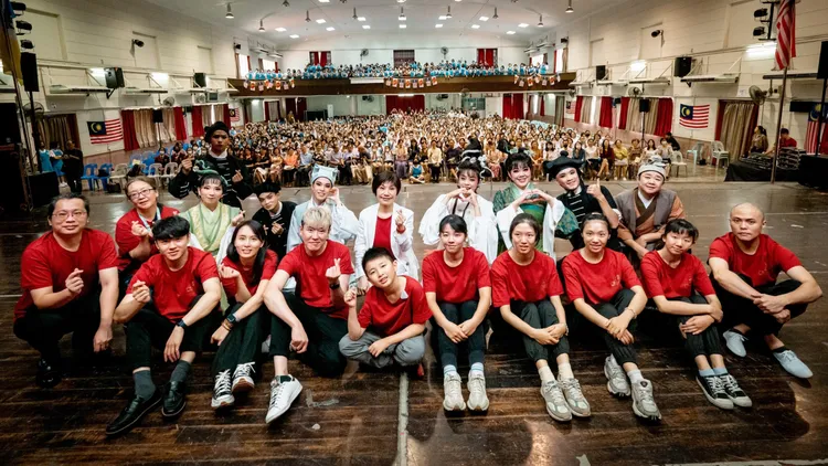 唐美雲（中）第4次率領唐美雲歌仔戲團的團員們到馬來西亞演出，每一次都深受好評。唐美雲歌仔戲提供