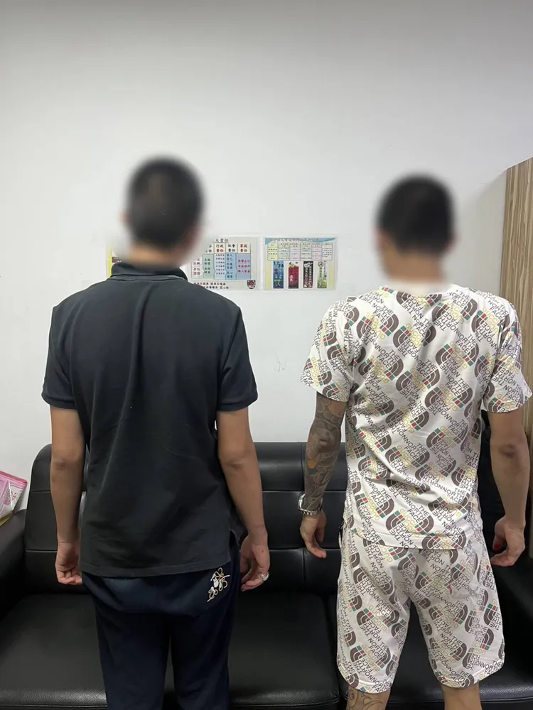 兩名陳姓男子當街逞凶，被抓進警局偵辦。翻攝畫面