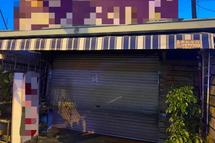 黃男在屏東市區卡拉OK店、縣長前服務處、縣警局及屏東分局等13處場所丟撒冥紙及張貼恐嚇字條。翻攝畫面