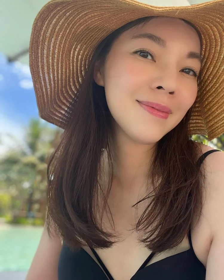 曾馨瑩難得在IG版面分享性感照。翻攝曾馨瑩IG