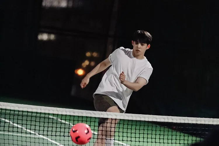 S.COUPS為了影，拍攝球類運動時受傷，左膝蓋十字韌帶斷裂。翻攝S.COUPS IG