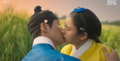 南宮珉麥田撲倒安恩真浪漫擁吻 《戀人》收視破雙位數創新高