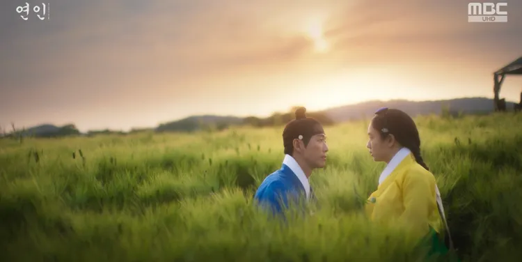 南宮珉（左）第7集中在麥田告白安恩真。翻攝MBC