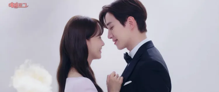 片尾還有彩蛋，李俊昊親吻潤娥。翻攝Netflix