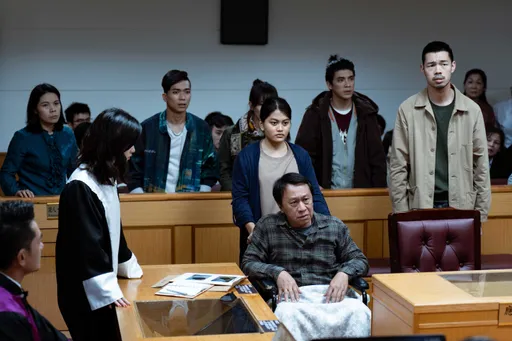 游安順「仰望」兒子陳大天傻眼 「怎麼生得出這麼高的?」