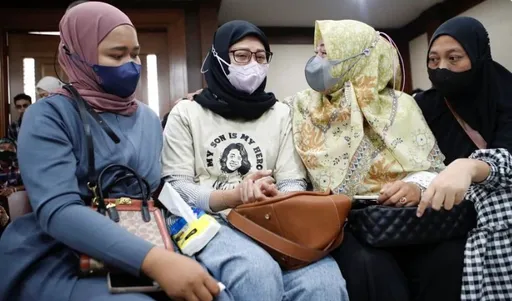 駭人聽聞！印尼14名女學生遭老師剃頭　只因她們沒做好這件事