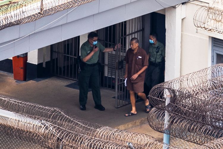 黎智英獄中近照曝光!獨居牢房每天僅50分鐘放封 活動空間鐵網重重|壹蘋新聞網