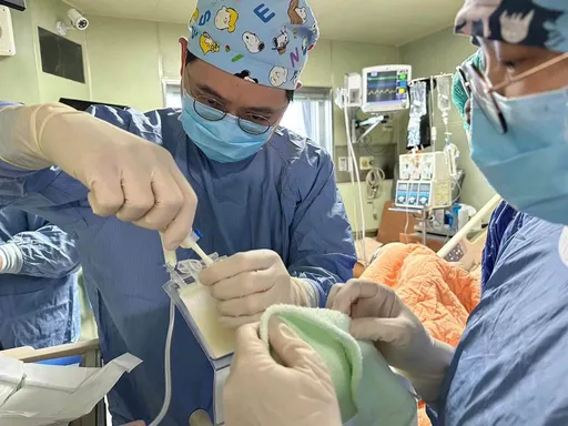 鬆綁新冠篩陽醫療照護工作員返崗規定 退燒後24小時可上班