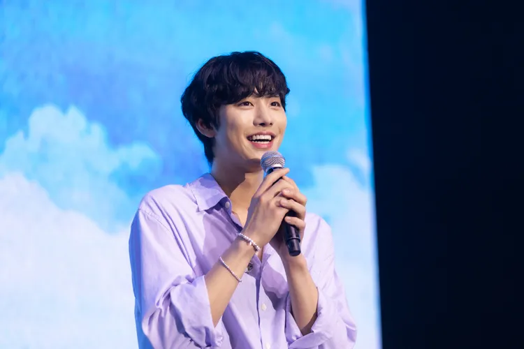 安孝燮不只唱歌，還跳太陽的《Vibe》。D-SHOW提供