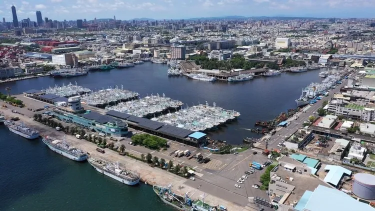 前鎮漁港正進行整體改造計畫。翻攝畫面