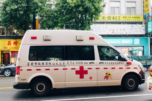 北市民權東路驚傳15歲少女墜樓 無生命徵象急送醫搶救