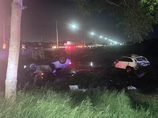 嘉義東石2車路口相撞翻落草地　零件噴飛1死2傷！又是酒駕釀禍