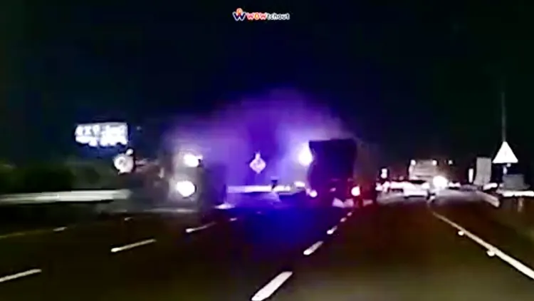 物流車與大貨車發生追撞車禍。翻攝自WoWtchout地圖型行車影像分享平台