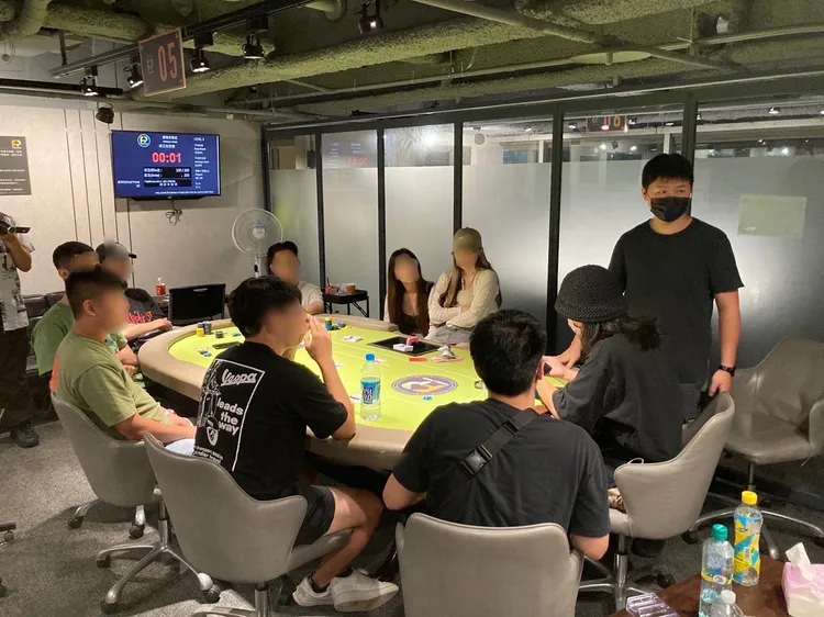 警查獲非法賭場。翻攝畫面