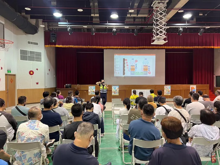 警方對外送員進行教育訓練。翻攝畫面