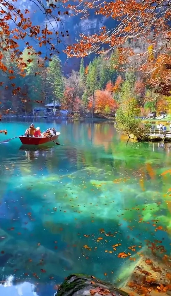 「藍湖自然公園」被當地政府管制及保護，造訪需要購買門票。IG@timulrich.pix提供