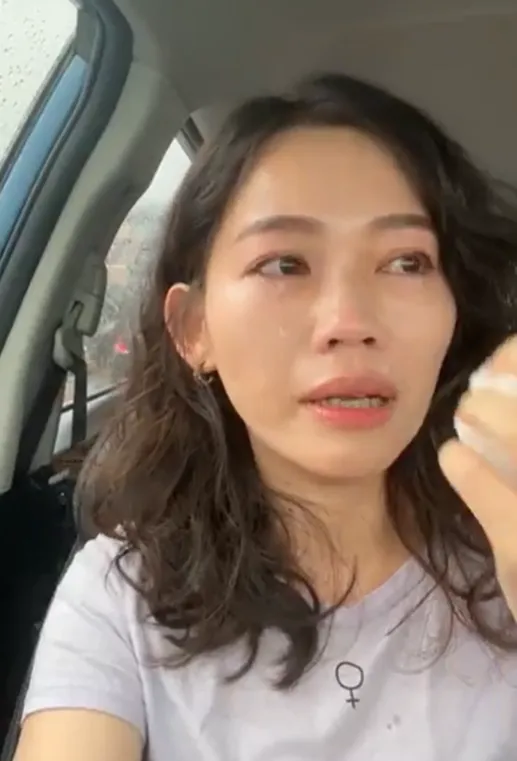 吳欣岱感動到直播時不斷落淚。翻攝自吳欣岱臉書