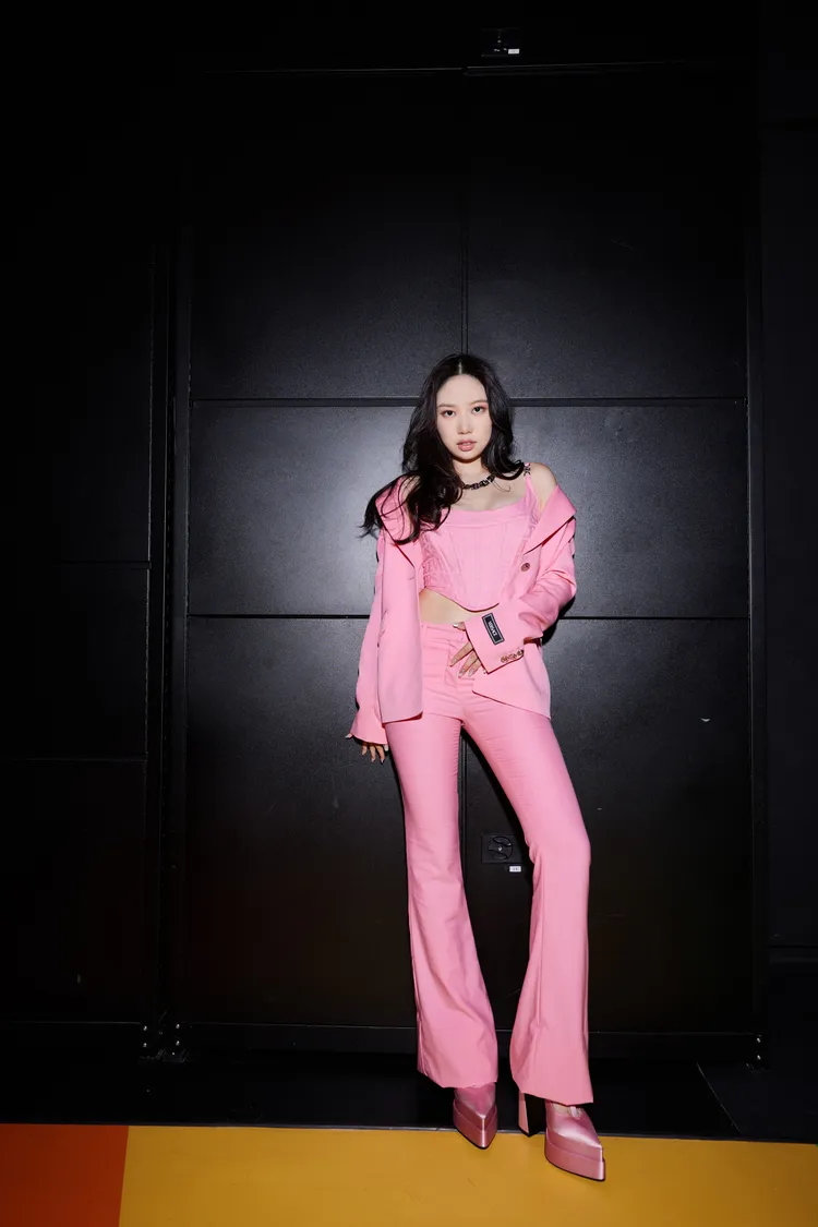 甄子丹19歲愛女甄濟外型亮眼。RCA提供
