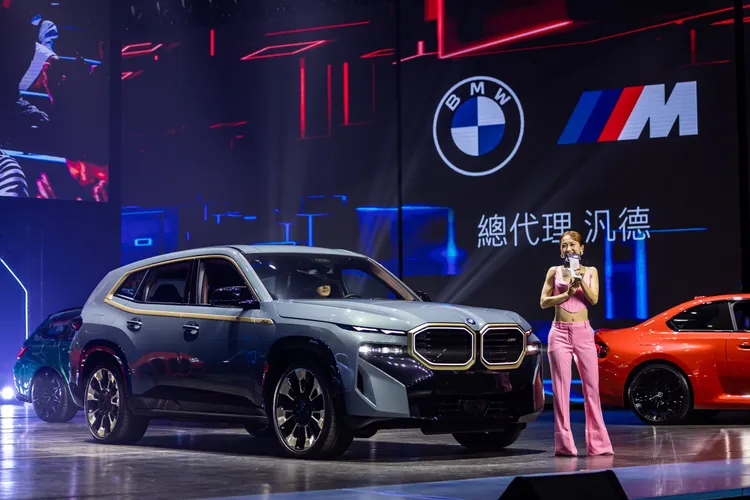 主持人Lulu 黃路梓茵發揮金鐘獎節目主持人的堅強實力，專業地為現場來賓介紹所有M車款特色。業者提供