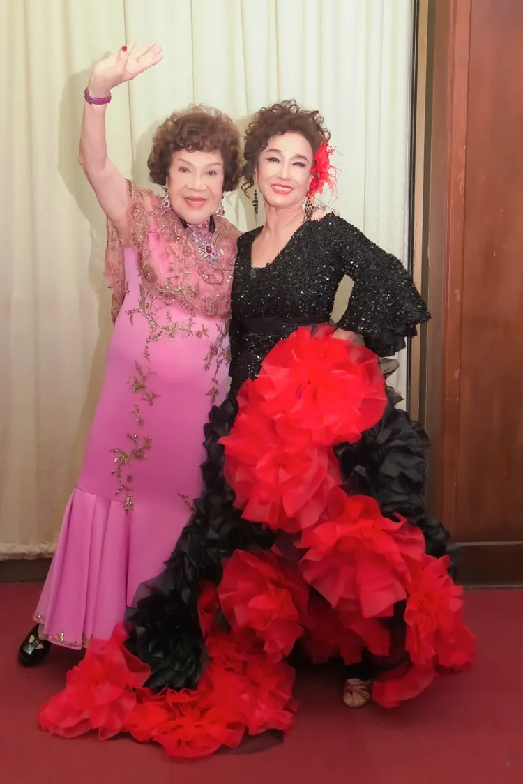 周遊（左）力挺老友曹金鈴。固立狗提供