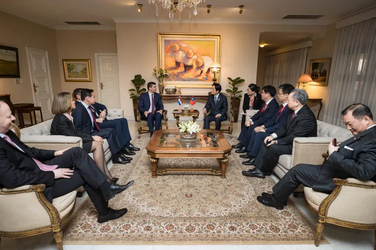 賴清德和貝尼亞交流。總統府提供