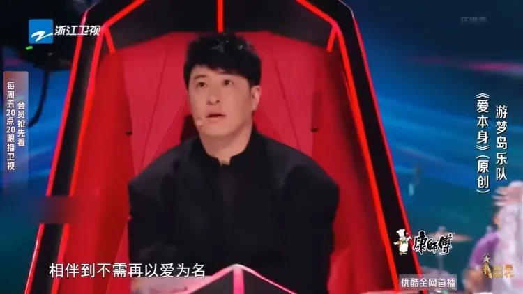 潘瑋柏「被旋轉」後瞠目結舌的模樣，在網路上瘋傳。翻攝《中國好聲音》