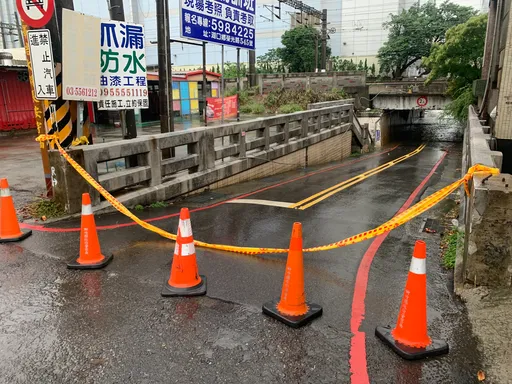 大雨袭竹县 新丰火车站大同地下道淹水封闭