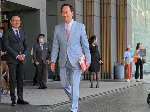 郭台銘密會麻生太郎！收到這禮物　談話內容曝光