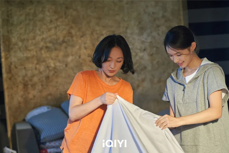 周迅（左）和林允在劇中有多層次演出。愛奇藝國際站提供