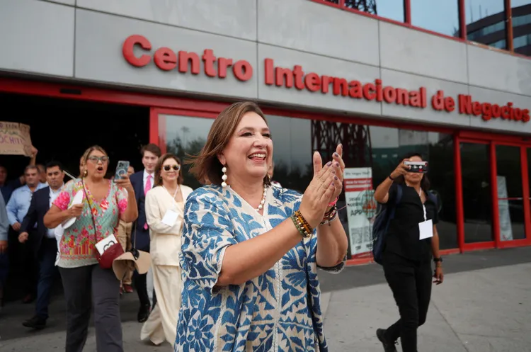 加維斯經過民調及聯盟內部競爭後出線獲提名。路透社