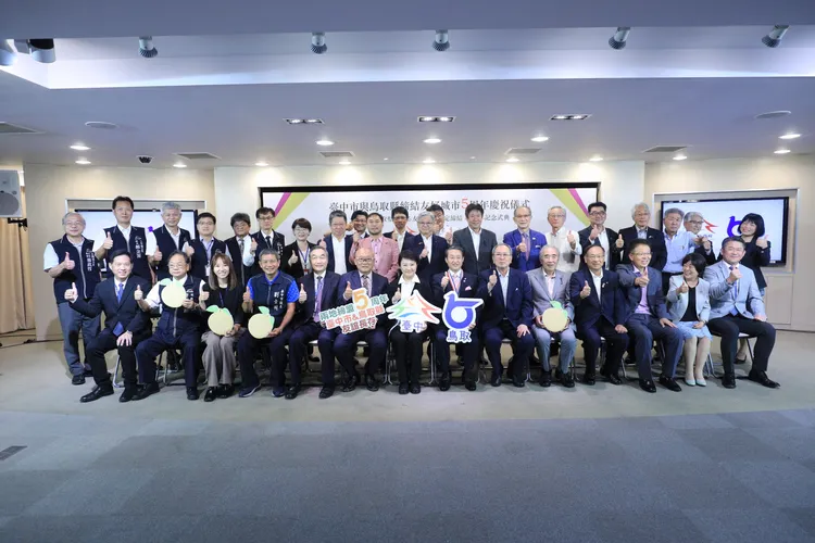 鳥取縣知事平井伸治率團拜會台中市政府。市府提供