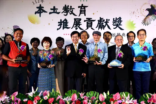 股神操盤手投身文史工作 培育在地導覽人才獲獎