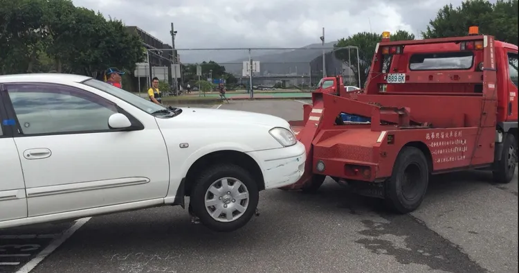 晚上8點以後沒開走就拖走。北市水利處提供