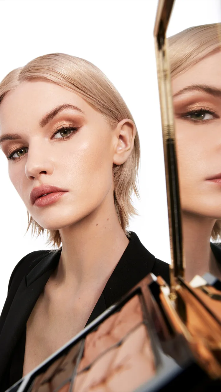 精品美妝YSL推出城市印記系列時尚四色眼影盤。品牌提供