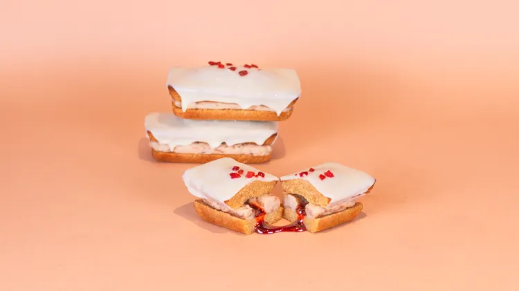 玫瑰覆盆子白巧費南雪。食糖製菓提供