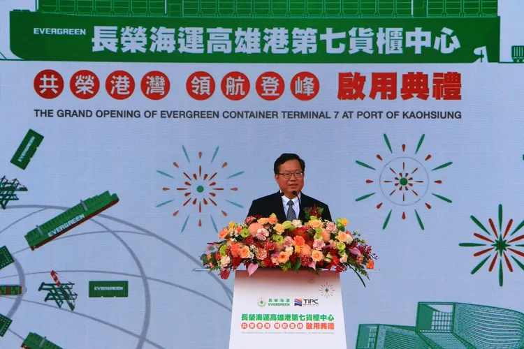 鄭文燦表示，七櫃未來將佔高雄港近半運能，希望讓高雄港風華再現。港務公司提供