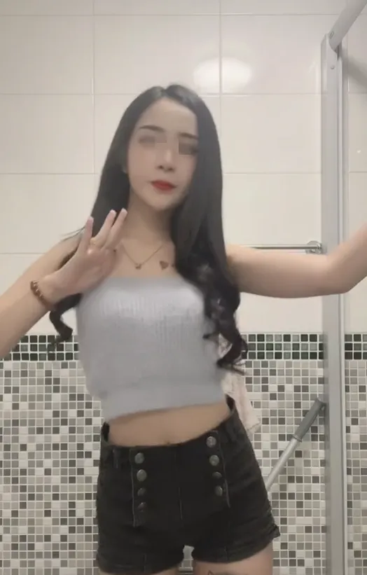 魏女在舞廳上班兼網拍。翻攝自當事人抖音