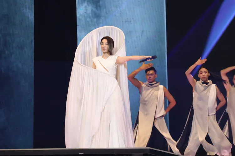 田馥甄攻蛋造型，有種「觀世音菩薩」下凡的錯覺。彭欣偉攝