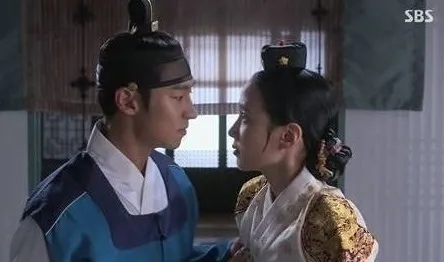 李帝勳（左）、朴恩斌在2014年在《秘密之門》演夫妻。翻攝SBS