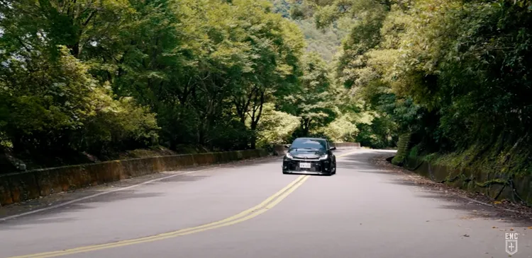 富二代Ryan山區試車。翻攝YT