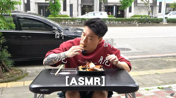 Toyz說雞腿便當太鹹吃一口就想喝水。翻攝《Toyz》的YouTube頻道