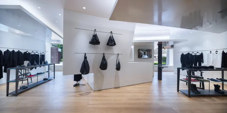 山本耀司品牌複合店。品牌提供