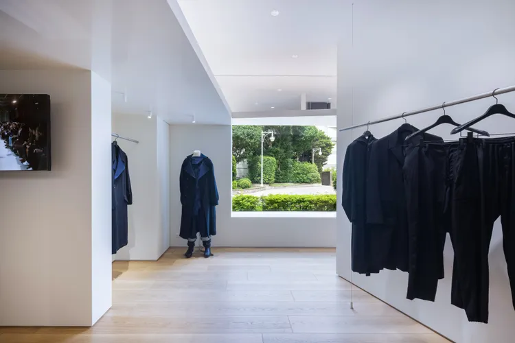 山本耀司品牌複合店。品牌提供